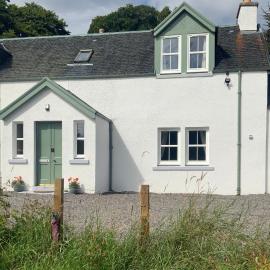 Balmore Farmhouse near Lochness, hotel a Inverness