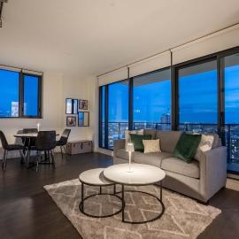 Poolside Bliss - 22 FL w Tower Views! FREE Banff Pass, Gym, Parking, Summer Outdoor Pool!, hótel í Calgary