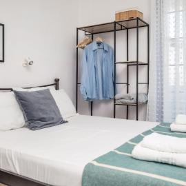 Hippocampus Apartments 2 min walk from the beach, hotel in Moutsouna Naxos