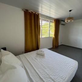Maison de ville Duplex T3 I Jardin, hotel in Camp de Rémire