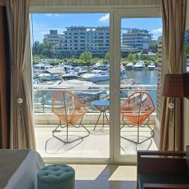 Apart , Departamento condominio en Bahia grande Nordelta con balcon y vista a la bahia , piscina exterior opcional arancelada