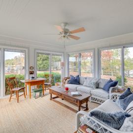 Waterfront Home w/ Dock in Chesapeake Bay Area!, hotel Lancaster városában