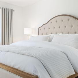 Desert Escape - Renovated, Steps from Pool, Hotel in Palm Desert
