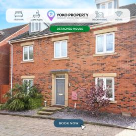 Stylish 6 Bedroom 3.5 Bathroom Detached House • Driveway Parking • Pool Table • Yoko Property