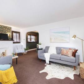 Cozy & Convenient Getaway 3BD 2BA Dog Friendly, готель у місті Акрон