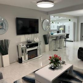 Gated 3 Bedroom in Tower Isle, מלון בTower Isle