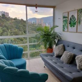 Mountains Pool and Workspace South Medellín, hotel in Envigado