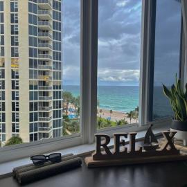 Beach Escape private studio, hotel in Sunny Isles Beach