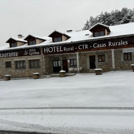 ALTOGREDOS Hotel Rural y apartamentos turísticos, готель у місті Ойос-дель-Еспіно