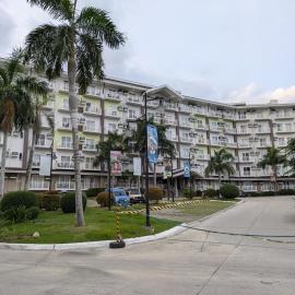 Near Airport, Affordable Coliving Space for Backpackers with Pool, Gym, and More, hotel a Pusok