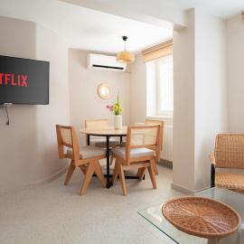 아달라르에 위치한 호텔 Modern and Designed 2BR W Garden