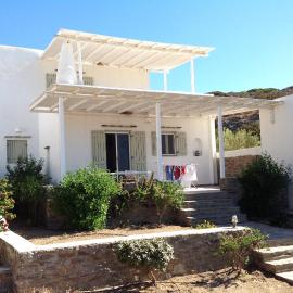 bnb La Casa dei Gatti Paros، فندق في Kalami