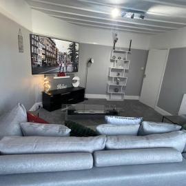 Tripple Bs Apartments, hotel in South Norwood