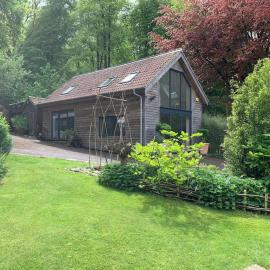 Woodside, surrounded by woodland and beautiful gardens, Hotel in Wrington
