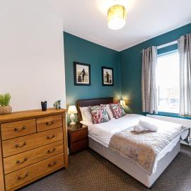 Bright and Well-Kept 3-Bed Property! Free Parking