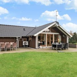 Awesome Home In Ulfborg With Kitchen، فندق في Ulfborg