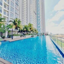 Fun-Filled Condo Midas Seri Alam, hotel in Masai