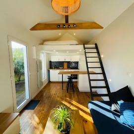 Maisonnette de charme en Touraine type Tiny House، فندق في سانت-آفيرتين