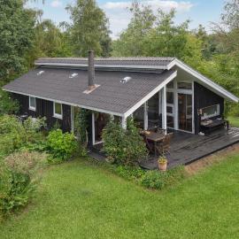Beautiful Home In Grenaa With Wifi, hotel Grenåban