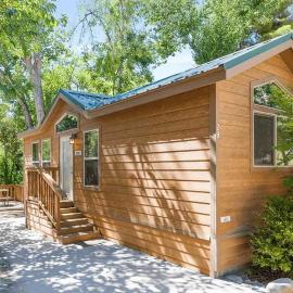 Brandnew cabin, hotel in Kernville