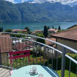 Bellagio Lake Flat - Lake view & balcony, near the center, hotel u gradu Belađo