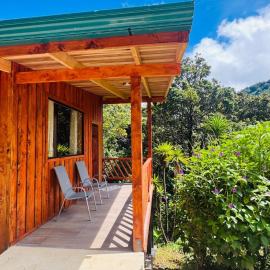 El Toucanet Lodge & Restaurante, hótel í Copey