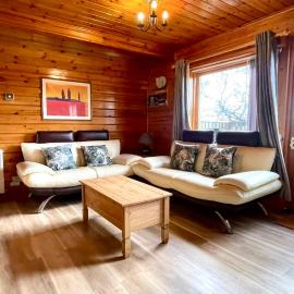 Peaceful Cowslip Lodge - Finlake Spa Resort in Devon