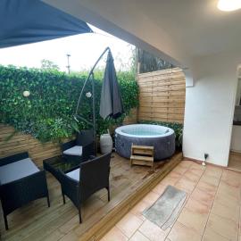 Havre de détente avec jaccuzi, hotel in Lamentin