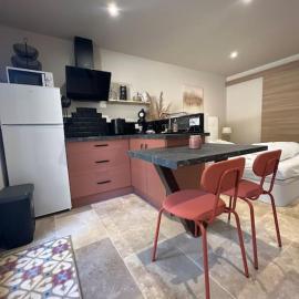 Studio pied de coline LYVIN, hotel a Ginasservis