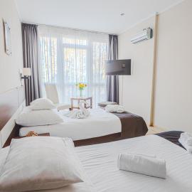 Holiday Beach Budapest Hotel, готель у Будапешті