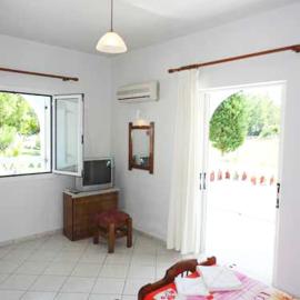 Lazanis Studios Apartments, hotel en Laganas
