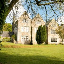Trelawne Manor Holiday Park, hotel in Looe