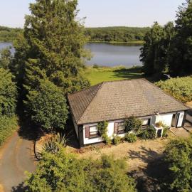 LAKESIDE COTTAGE - Familiy, Golfing & Fishing