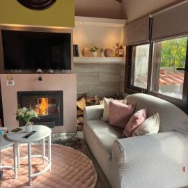 Chalet Dirfys - Escape in the heart of Evia, hotel v destinaci Kambiá