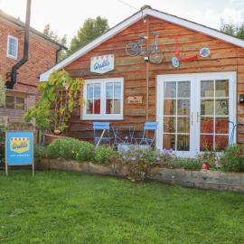 The Bike Shed, hotel in Romsey