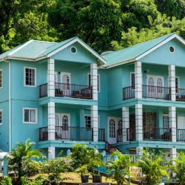 Golden Palms Apartment, hótel í Kingstown