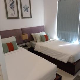 Condo in Galle, hótel í Morawaka