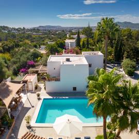 Villa near Ibiza Town sleeps 13、Can Furnetのホテル