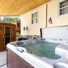 Bo360 Old West Abode with Hot Tub and Sauna