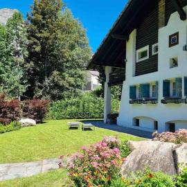 Large Taverna 2BR 2BA Steps to Lift Full Kitchen
