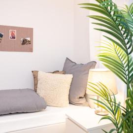 Nauen Stay for 4 Guests - Parking included، فندق في ناون