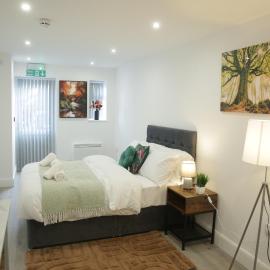 Luton Nook and Kitchen 4 mins to Luton AirPort, hotelli kohteessa Luton