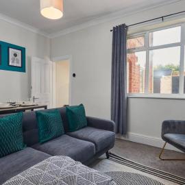 Cosy 3-Bedroom House With Street Parking