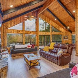 Summit Cabin Stunning home Loaded with amenities