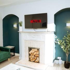 3bedrooms Stylish Home with Free Parking & Hot Tub