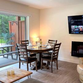 Al's Escape by Revelstoke Vacations, hotel v destinaci Revelstoke