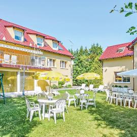 4 Bedroom Cozy Home In Grzybowo, hotel in Grzybowo