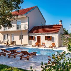 MY DALMATIA - Holiday home Zara with private swimming pool, hotel a Stankovci
