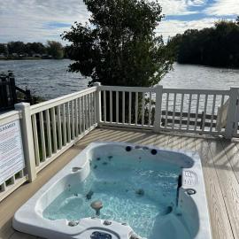 Tattershall Lakes Mini Breaks - Fishing Lake Two, hotel in Lincoln
