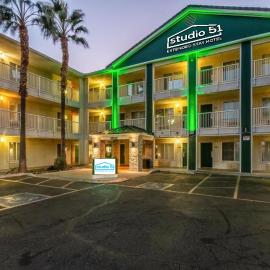 Studio 51 Extended Stay Hotel โรงแรมในฟีนิกซ์